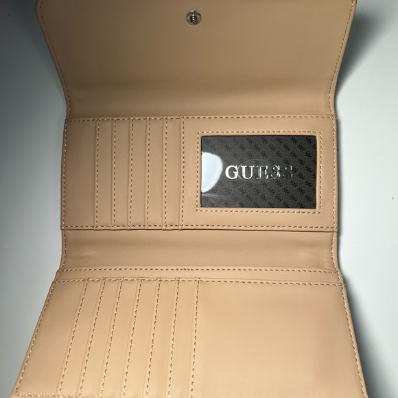 Guess Wallet - Picture 3 of 6